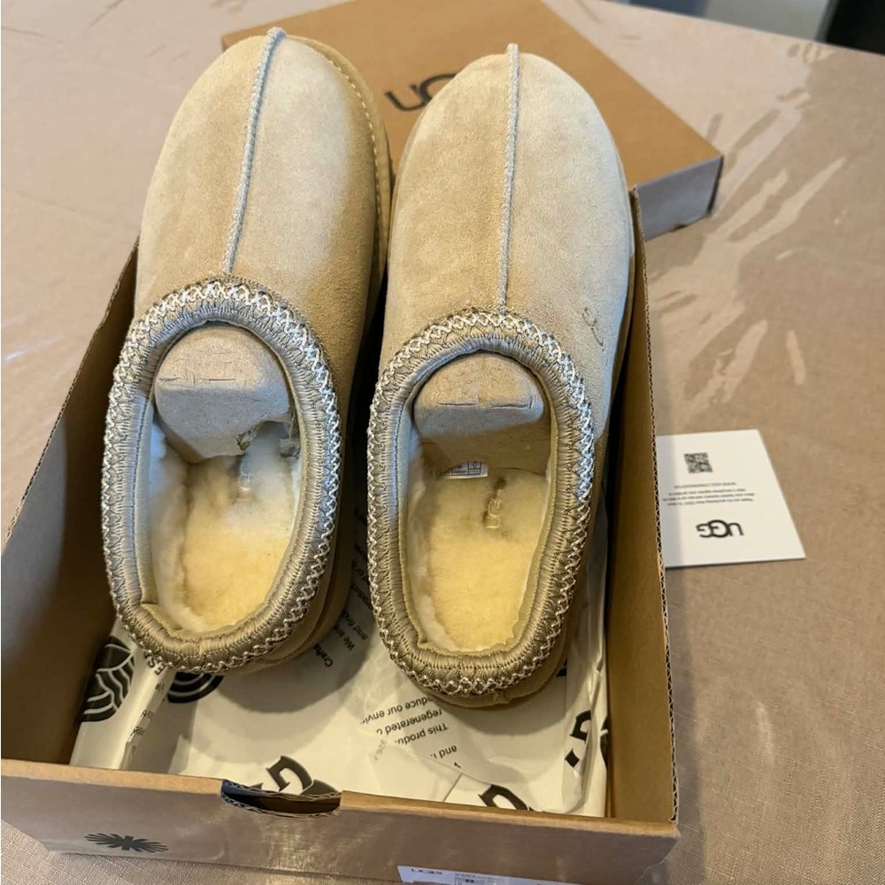 UGG Tasman Slippers Size 11 for Women’s, size 9 for Men’s Mustard seed - Picture 4 of 5
